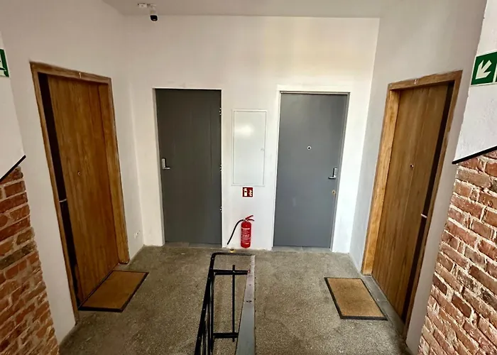 Student House Domaniewska Апартаменты *