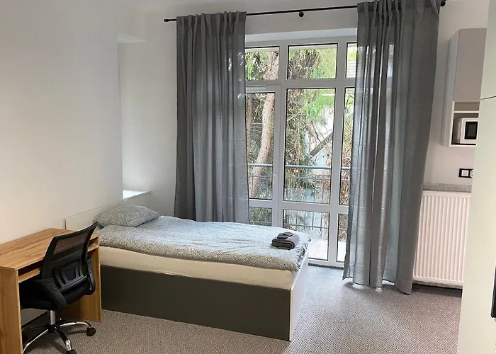 Student House Domaniewska Апартаменты *