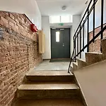 Student House Domaniewska Апартаменты