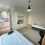 Student House Domaniewska Апартаменты Варшава